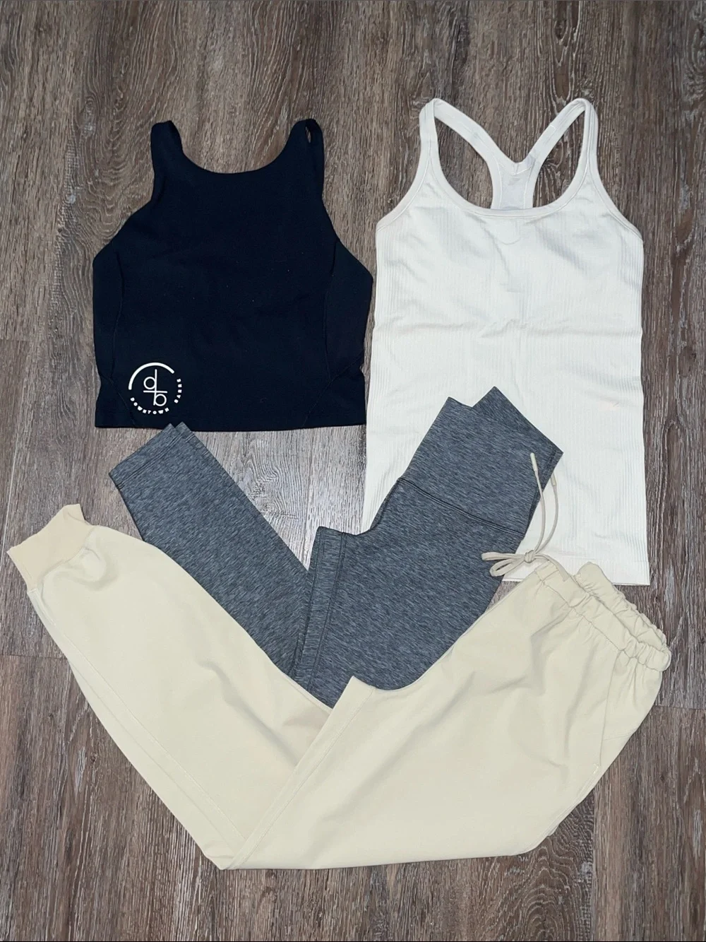 EUC Lululemon Matching Bundle. Size Tops 6/ Bottoms 4
